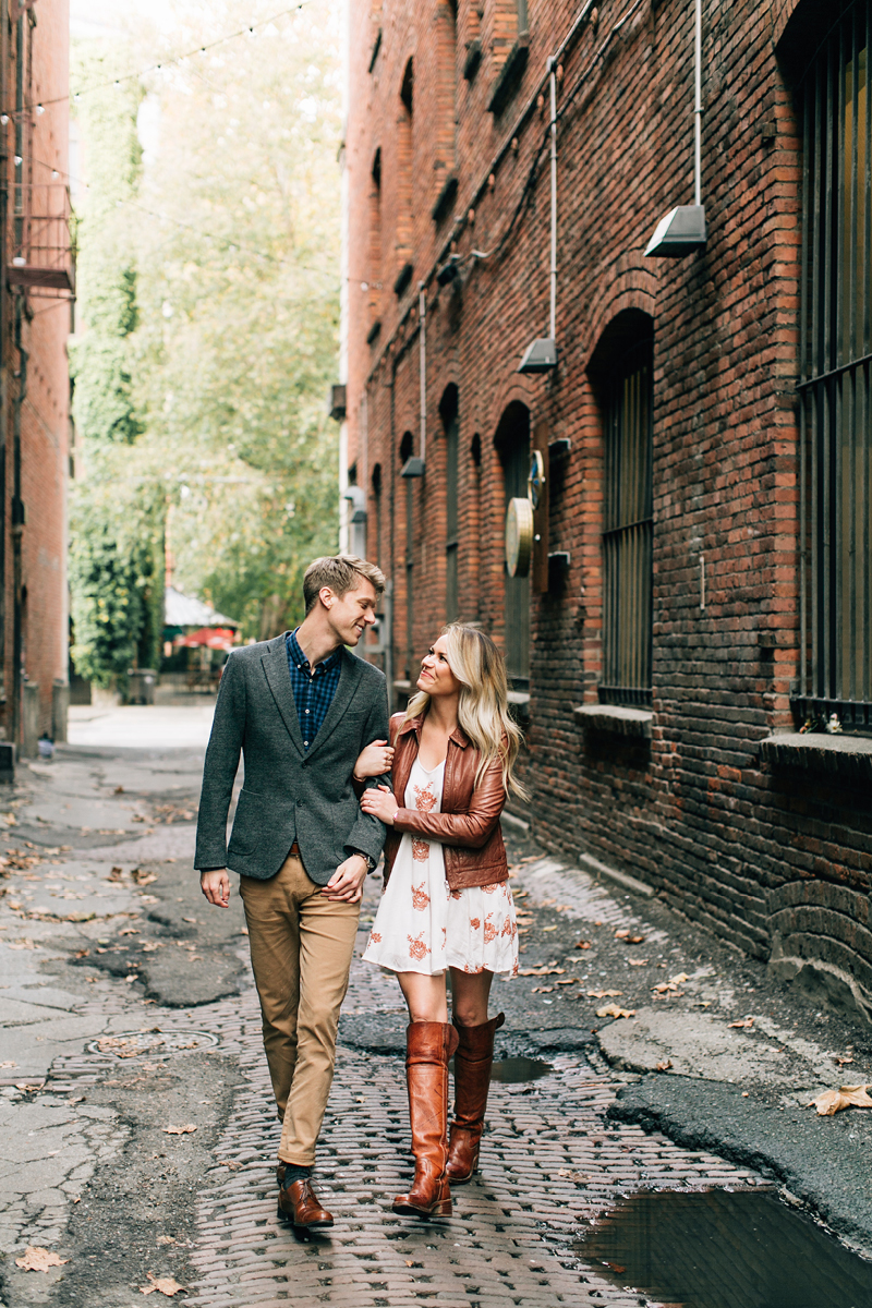 Downtown Seattle Engagement Pictures2