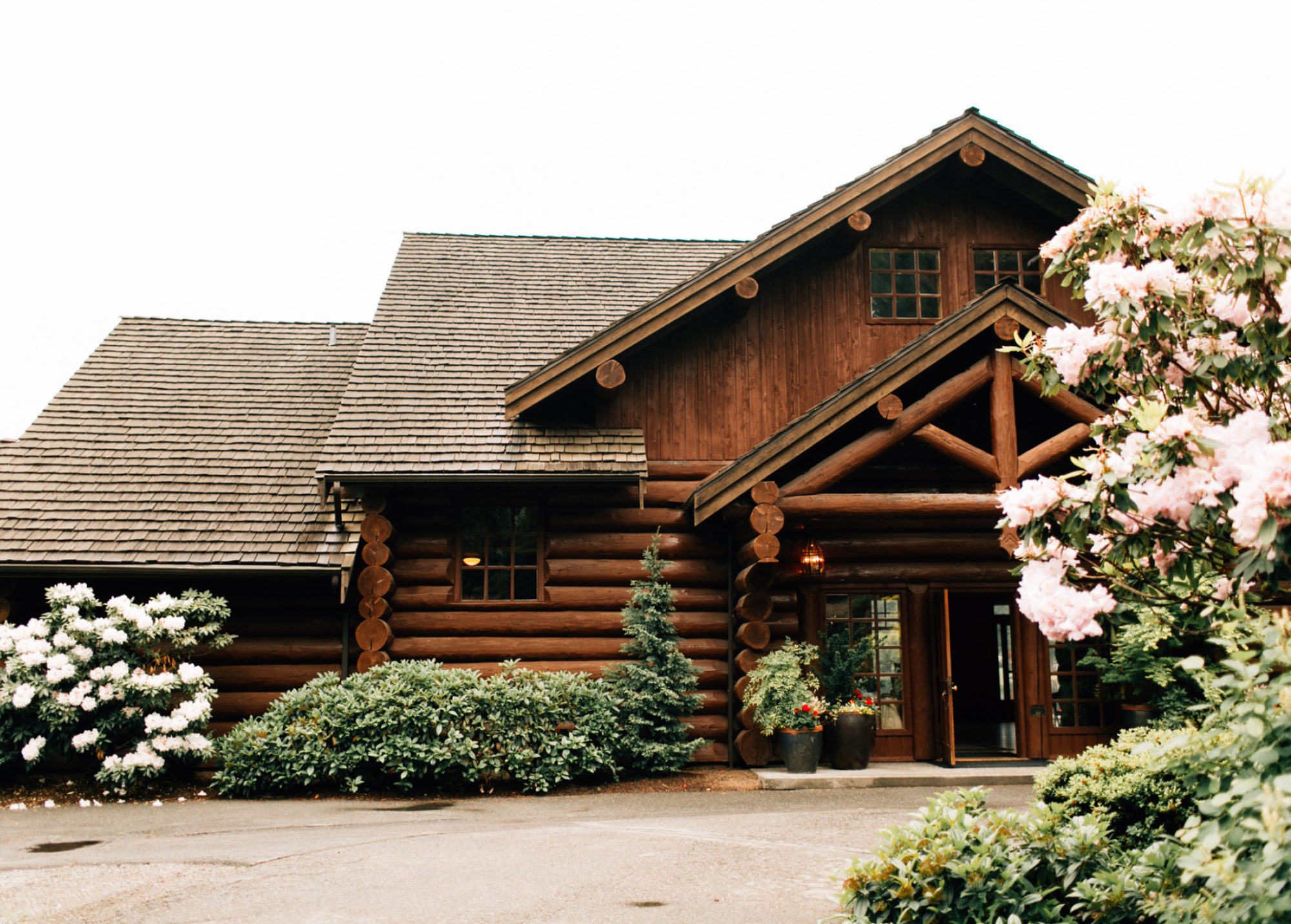 Crystal Lake Lodge Wedding in Woodinville, WA // Trent + Kristen