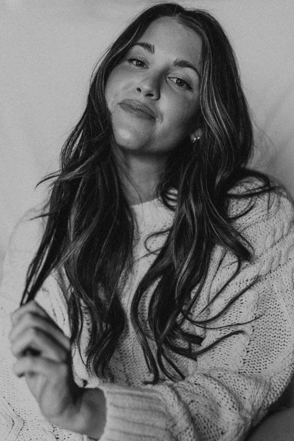 A head shot of a Los Angeles wedding photographer in black and white Jenna Bechtholt Photography
